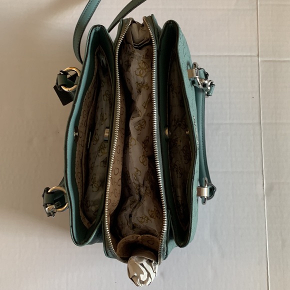 GUESS. Los Angeles. NWT. Signature, Teal, Steel Handbag. - Picture 4 of 10